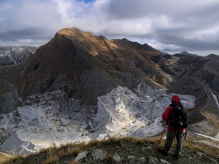 La cava del Sagro vista dalla cima del Borla.