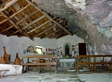 San Viano, interno dell'eremo