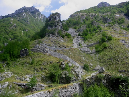 I tornanti della via Vandelli