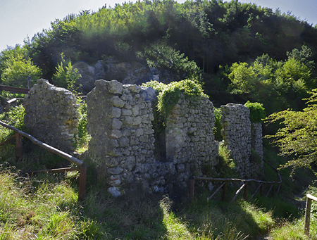 i resti della Dogana della Tecchia.