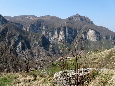 Località i Casali, sullo sfondo la Canalonga