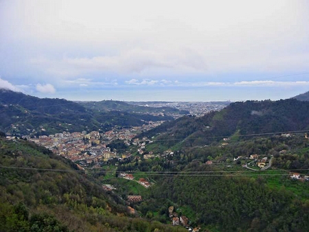 Panorama su Carrara e il mare