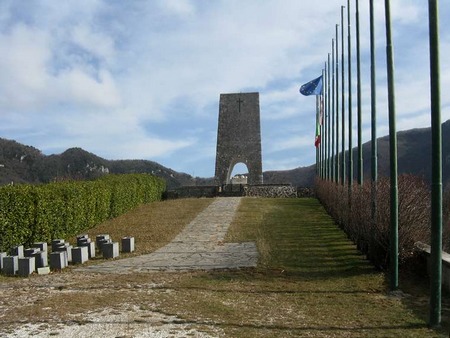 Il monumento sacrario dedicato all'eccidio
