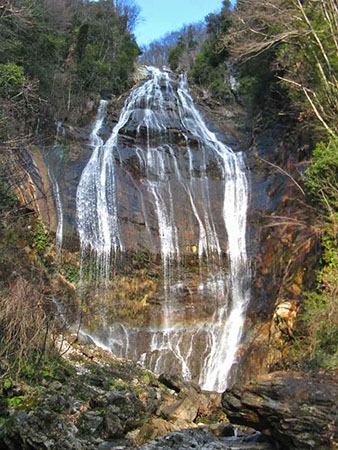 i due rami della cascata non al massimo della loro portata