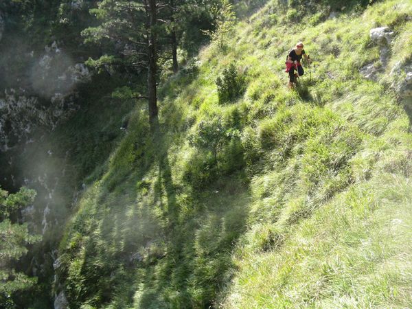 Il tratto esposto sullo strapiombo della Tecchia.