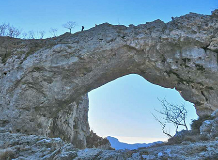 l’arco del Monte, qua passa il sentiero 12