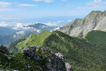 Dalle pendici del Grondilice, il monte Rasori