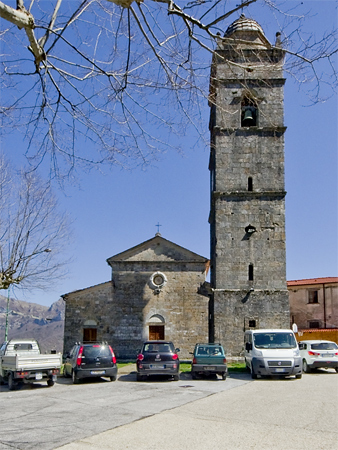 La chiesa di San Michele Arcangelo ed il suo campanile.