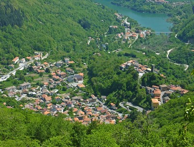 Vagli Sopra e, sul lago, Vagli Sotto.