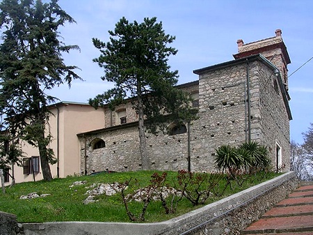 Bergiola Foscalina, la chiesa dedicata al Nome di Gesù e di Maria