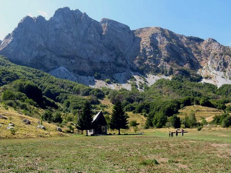 La Roccandagia domina la conca di Campocatino