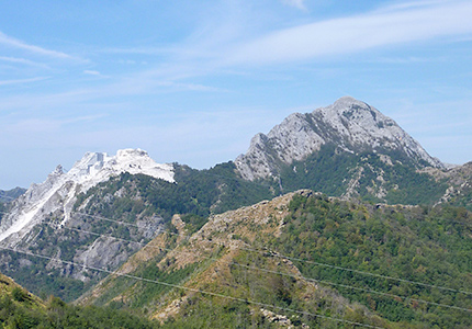 dal Passo di Croce: a sinistra quello che resta del Picco di Falcovaia ed a destra il monte Altissimo.