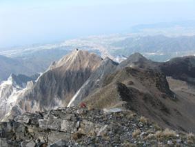 il monte Maggiore visto dal sentiero che sale dalla Foce della Faggiola per lo Spallone.