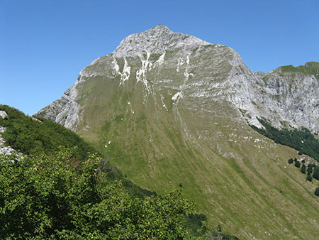 il versante sud visto dal sentiero 7 per Foce di Valli