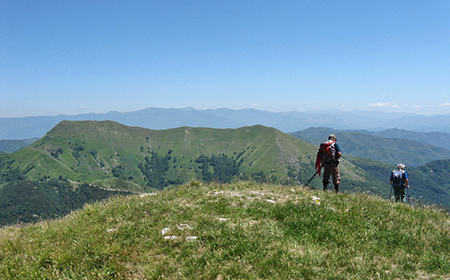 il Monte Piglione visto dalla vetta del Prana, sullo sfondo l’Appennino