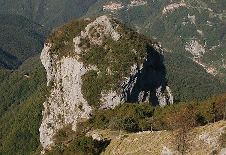 La vetta del Procinto vista dalla vetta del monte Nona
